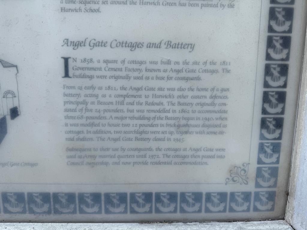 Lot: 41 - THREE-BEDROOM END-TERRACE COTTAGE FOR IMPROVEMENT - local history of Angel Gate